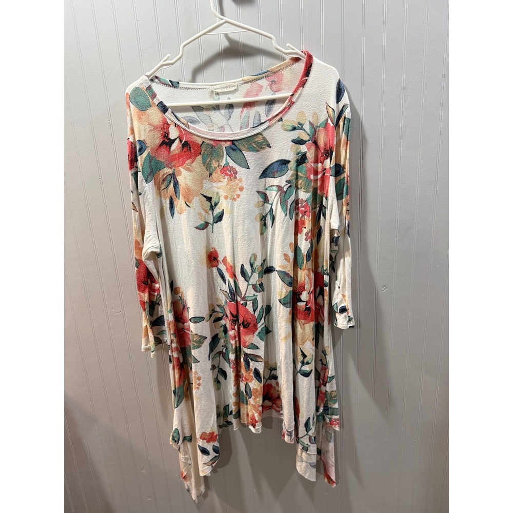 Oddi Floral Sharkbite Hem Tunic Top 3/4 Sleeve Boho Scoop Neck